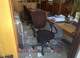 Έπεσε κομμάτι από το νταβάνι στη Δ.Ο.Y. Καρδίτσας – Άγιο είχε εργαζόμενος (Φώτο & Βίντεο)